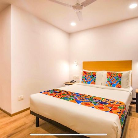 Fabexpress Heera Holiday Inn Kalkuta Zewnętrze zdjęcie