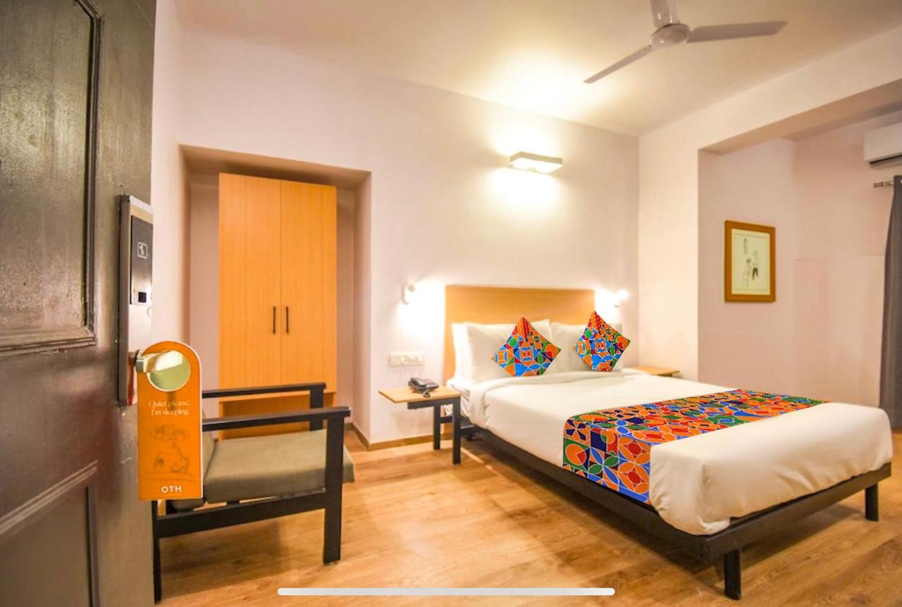 Fabexpress Heera Holiday Inn Kalkuta Zewnętrze zdjęcie