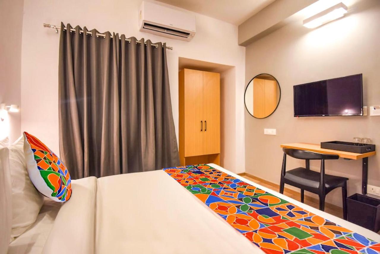 Fabexpress Heera Holiday Inn Kalkuta Zewnętrze zdjęcie