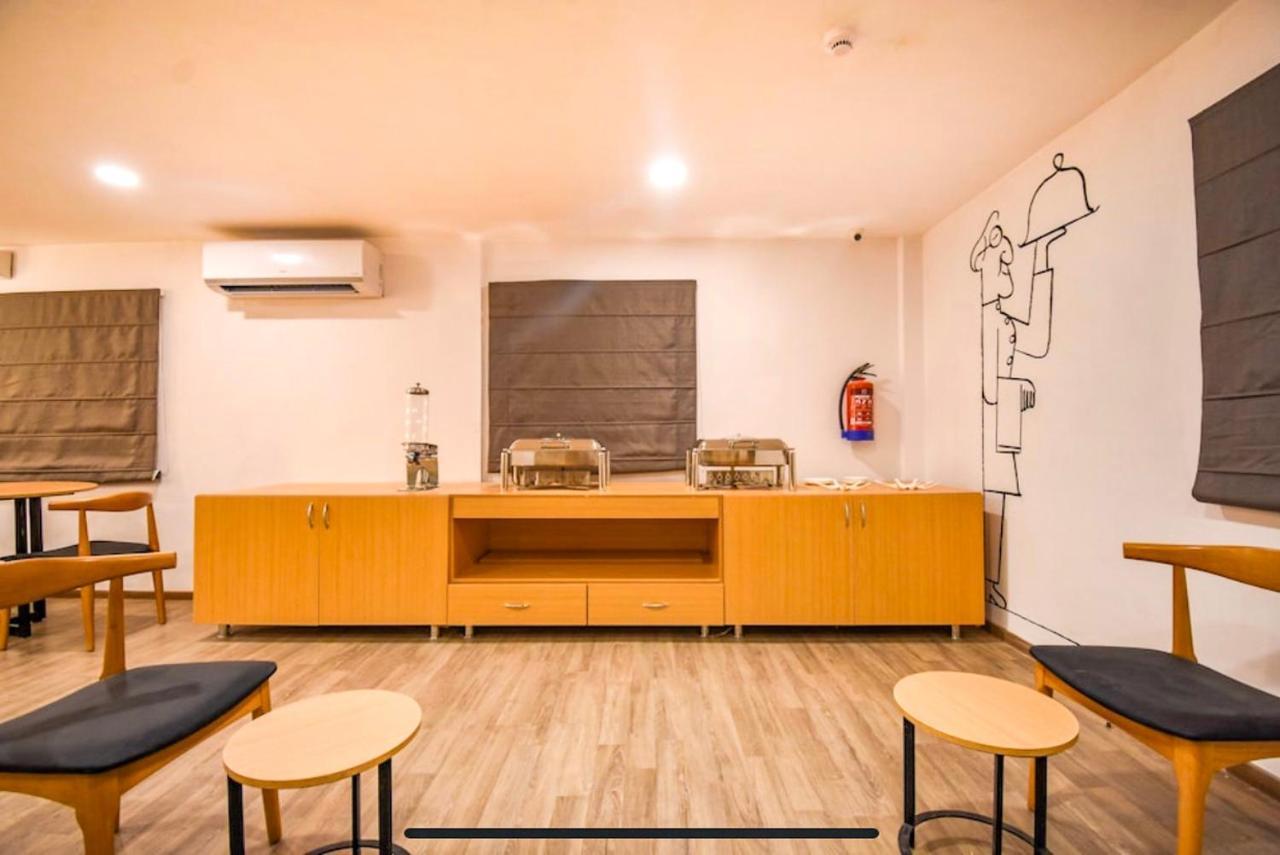 Fabexpress Heera Holiday Inn Kalkuta Zewnętrze zdjęcie